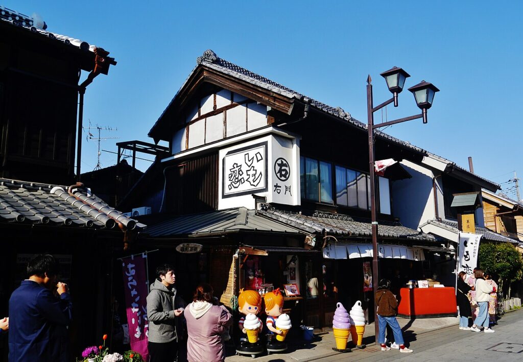 川越観光は小江戸の食べ歩きで｜蔵造りの町並みと歩き方
